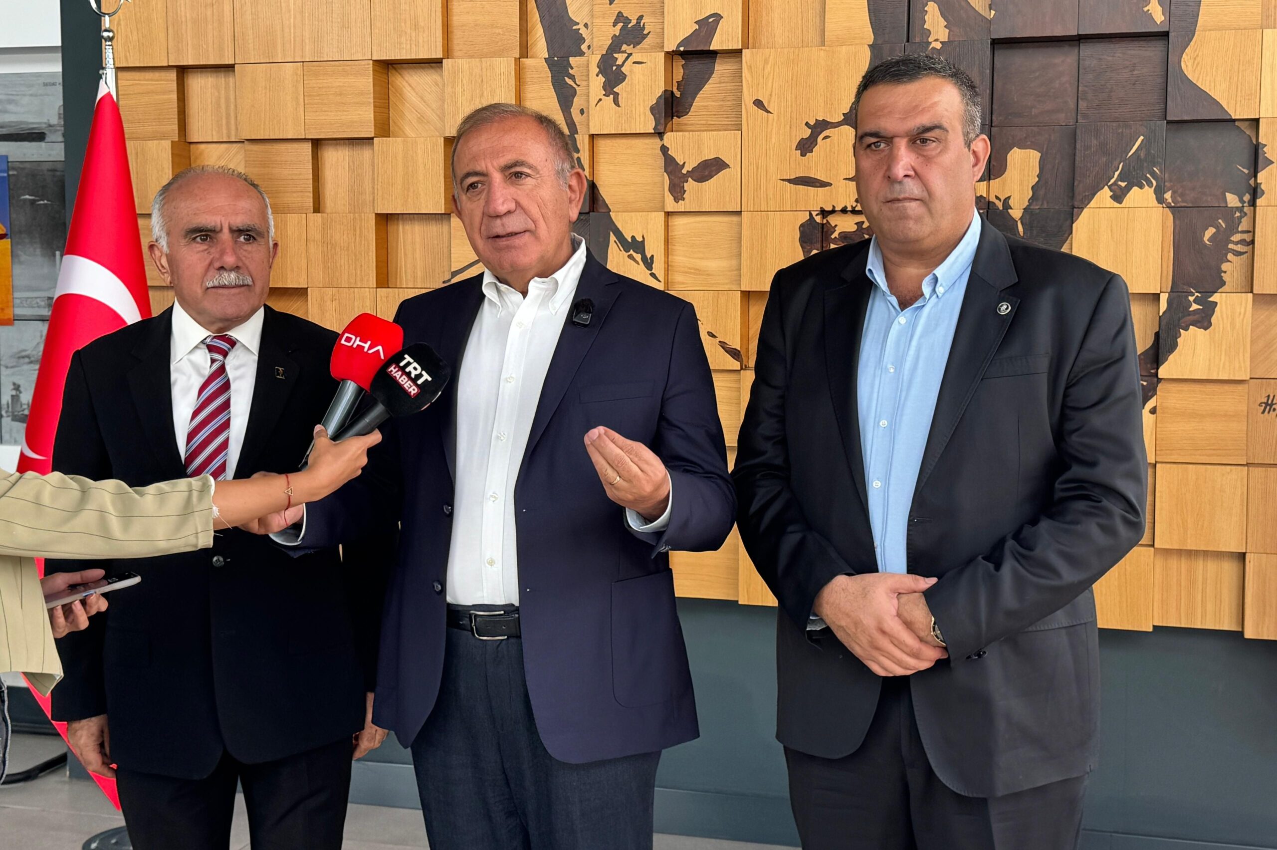 Gürsel Tekin dahil 6 isim CHP'den ihraç edildi!