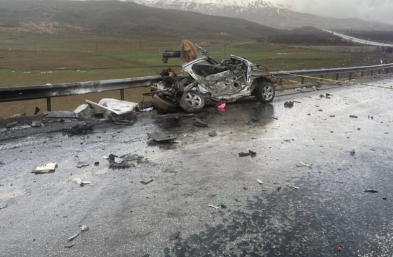 Malatya'da Tır ve Otomobil Çarpıştı: 3 Ölü