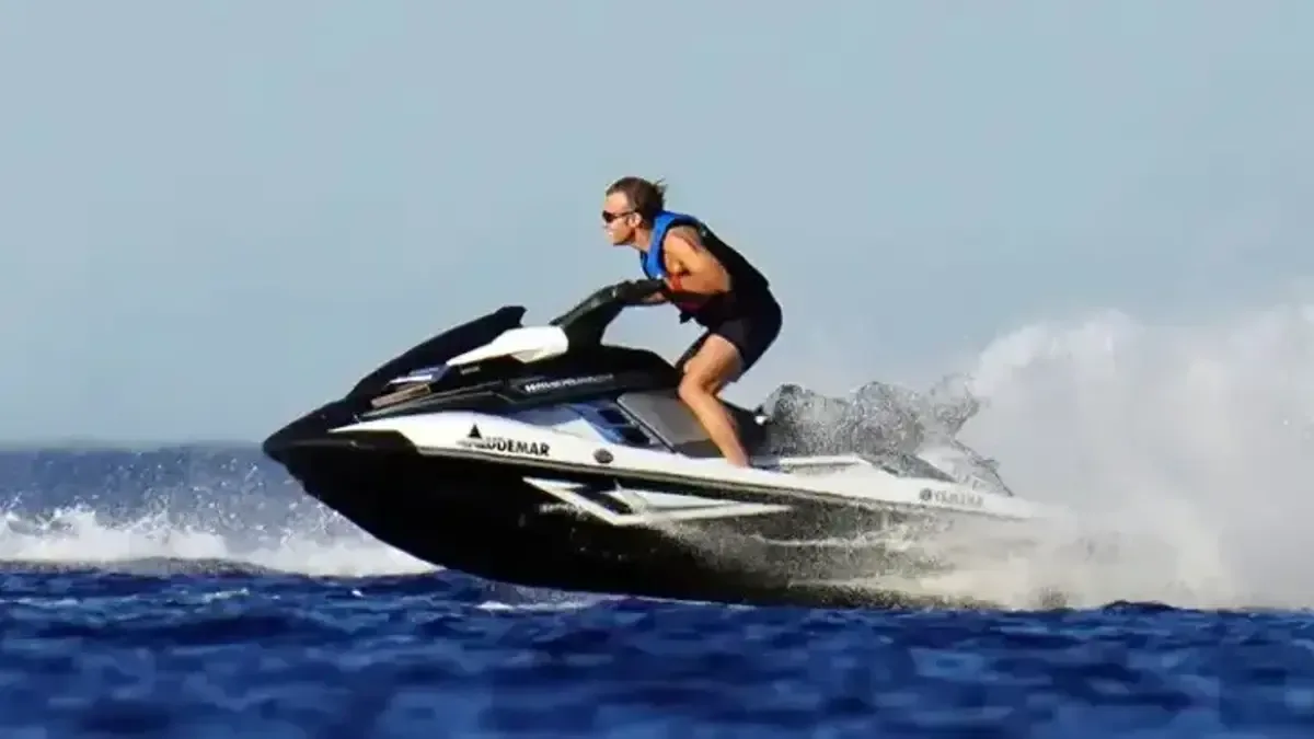 Macron'un Jet Ski Fotoğrafı Tepkilere Neden Oldu