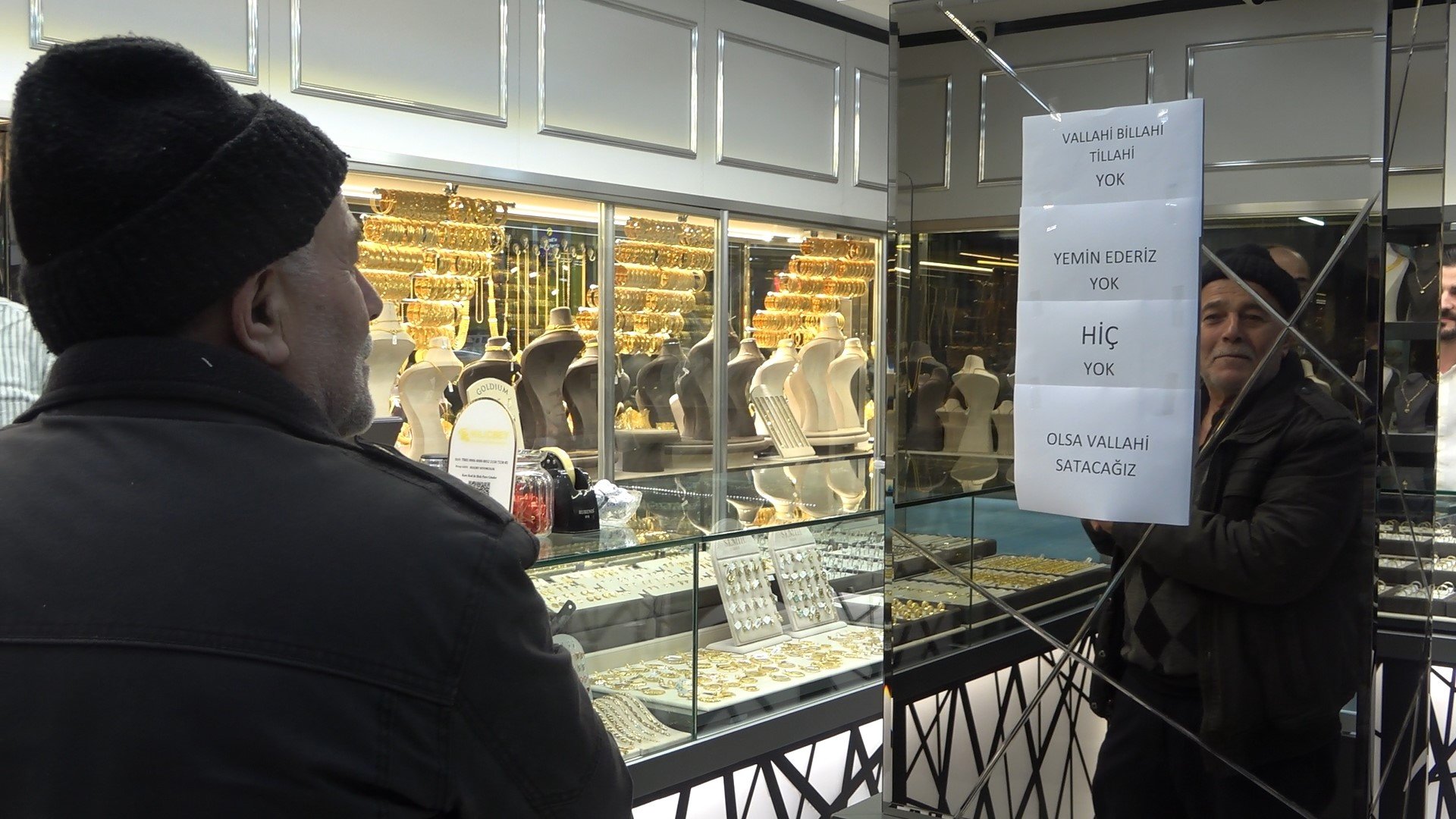 Bursa'da Altın İzdihamı: Kuyumcu Cama "Vallahi Yok" Yazısı Astı